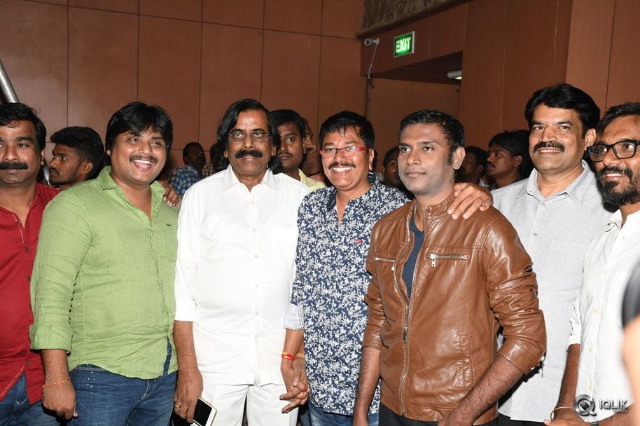 Aatadukundam-Raa-Movie-Audio-Function